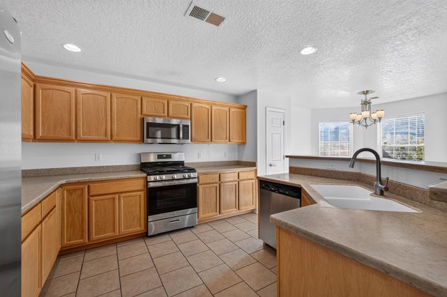 1265 Parkview Drive, Los Lunas, NM 87031