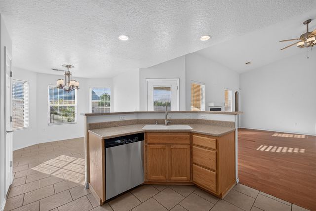 1265 Parkview Drive, Los Lunas, NM 87031
