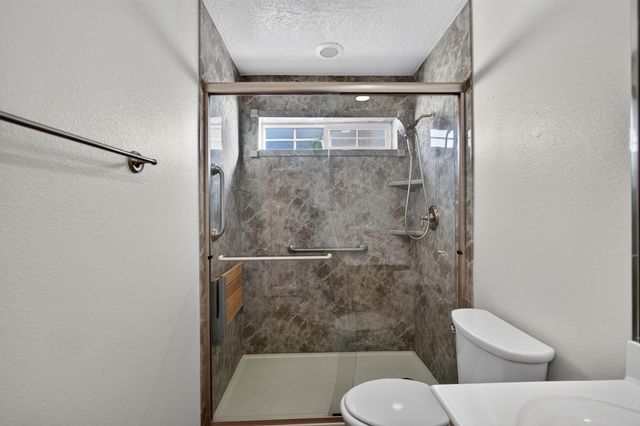 1265 Parkview Drive, Los Lunas, NM 87031