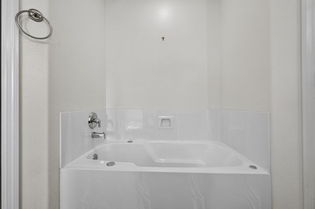 1265 Parkview Drive, Los Lunas, NM 87031
