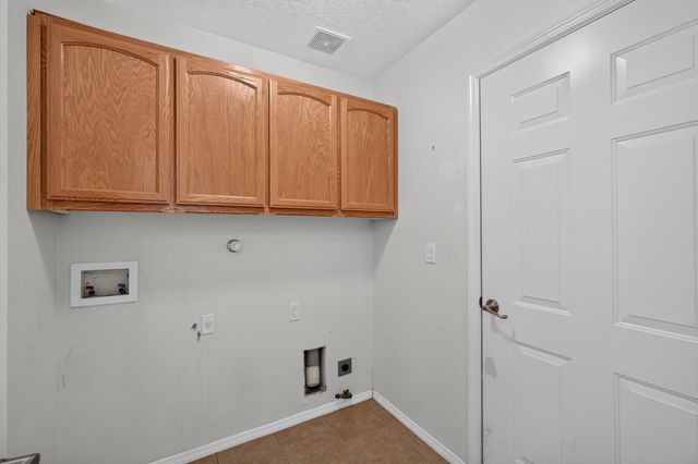 1265 Parkview Drive, Los Lunas, NM 87031