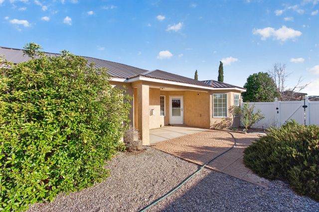 1265 Parkview Drive, Los Lunas, NM 87031