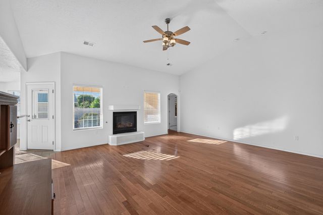 1265 Parkview Drive, Los Lunas, NM 87031