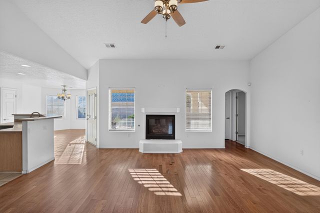 1265 Parkview Drive, Los Lunas, NM 87031