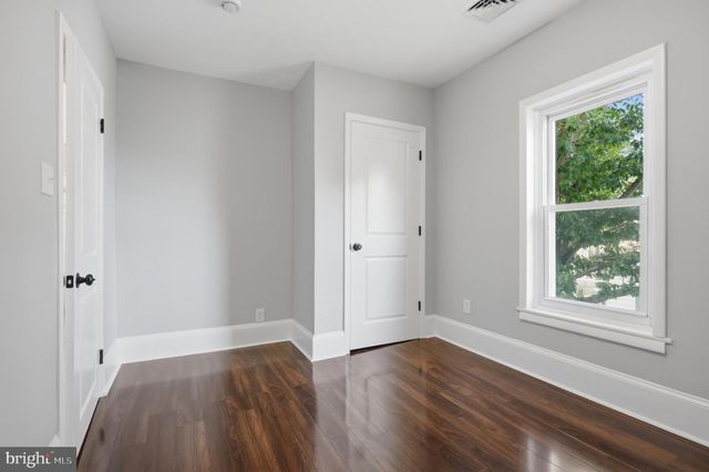 102 FOUNTAIN AVE, Burlington, NJ 08016
