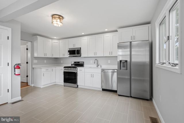 102 FOUNTAIN AVE, Burlington, NJ 08016