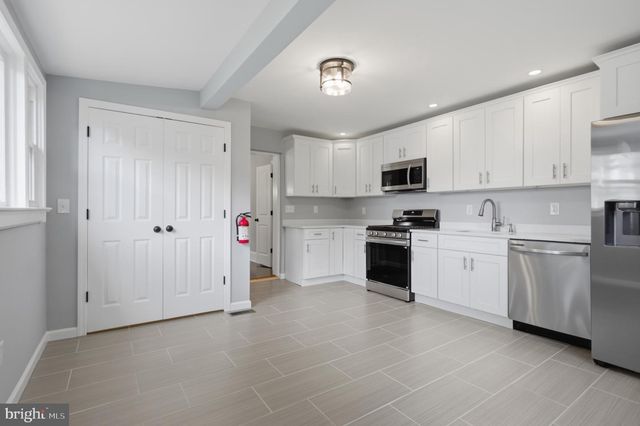 102 FOUNTAIN AVE, Burlington, NJ 08016