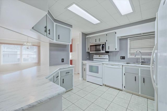 6710 36TH AVENUE E 201, Palmetto, FL 34221