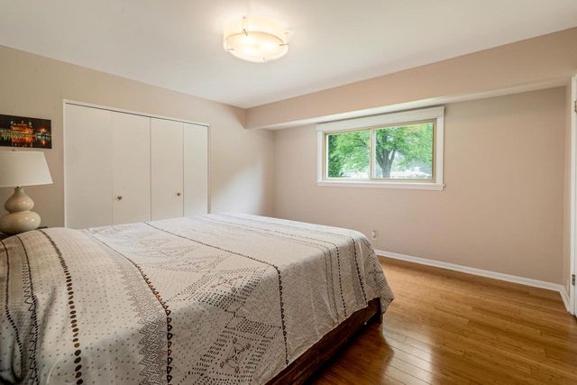 6901 N Crestwood DRIVE, Glendale, WI 53209