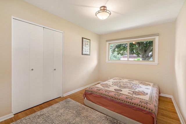 6901 N Crestwood DRIVE, Glendale, WI 53209
