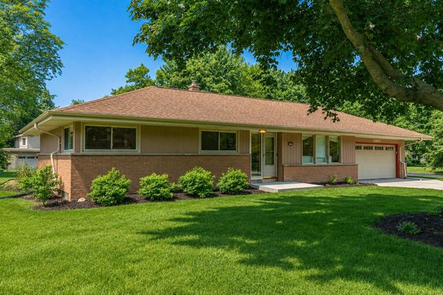 6901 N Crestwood DRIVE, Glendale, WI 53209