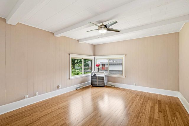 6901 N Crestwood DRIVE, Glendale, WI 53209