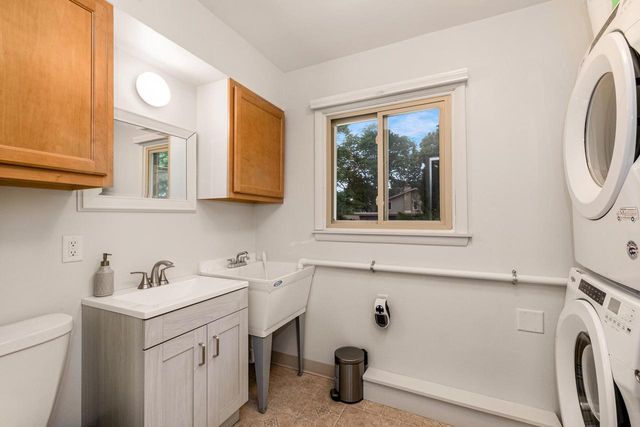 6901 N Crestwood DRIVE, Glendale, WI 53209