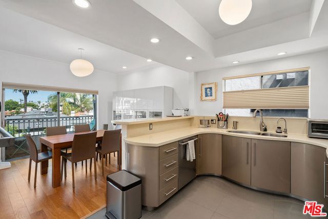 221 S Gale Drive 305, Beverly Hills, CA 90211