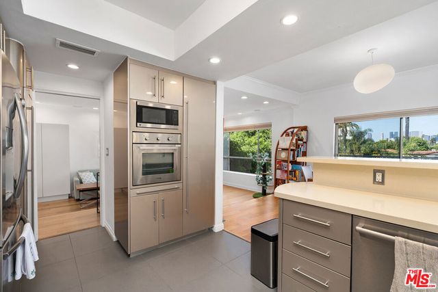 221 S Gale Drive 305, Beverly Hills, CA 90211