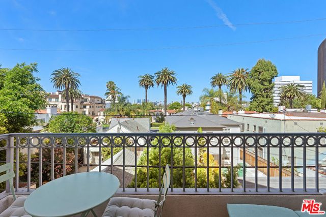 221 S Gale Drive 305, Beverly Hills, CA 90211
