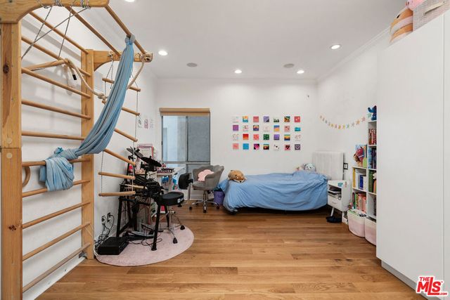 221 S Gale Drive 305, Beverly Hills, CA 90211