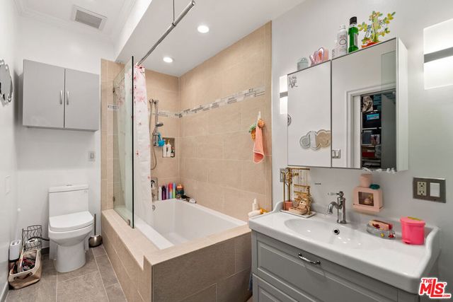 221 S Gale Drive 305, Beverly Hills, CA 90211
