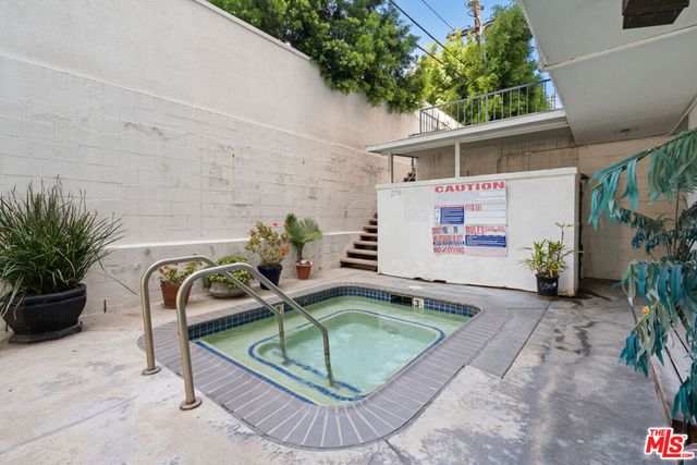 221 S Gale Drive 305, Beverly Hills, CA 90211