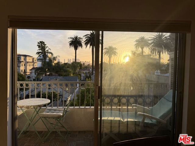 221 S Gale Drive 305, Beverly Hills, CA 90211