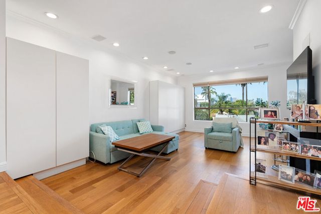221 S Gale Drive 305, Beverly Hills, CA 90211