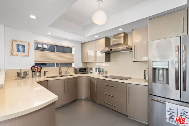 221 S Gale Drive 305, Beverly Hills, CA 90211