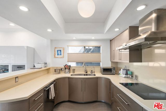 221 S Gale Drive 305, Beverly Hills, CA 90211