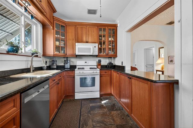 1138 23RD AVENUE N, St Petersburg, FL 33704