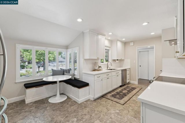978 Kenston Dr, Clayton, CA 94517