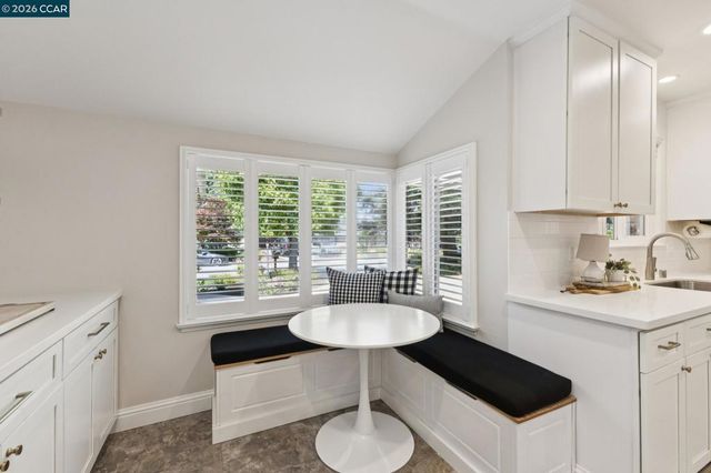 978 Kenston Dr, Clayton, CA 94517