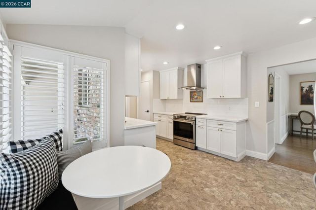 978 Kenston Dr, Clayton, CA 94517