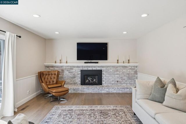978 Kenston Dr, Clayton, CA 94517