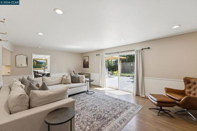 978 Kenston Dr, Clayton, CA 94517