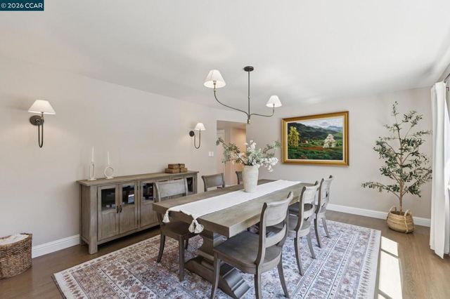 978 Kenston Dr, Clayton, CA 94517