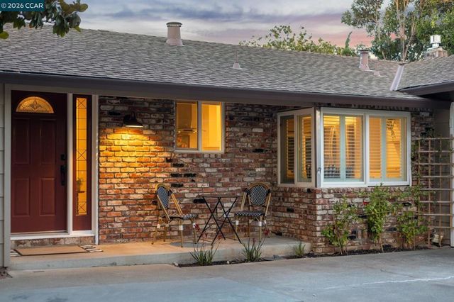 978 Kenston Dr, Clayton, CA 94517