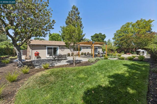 978 Kenston Dr, Clayton, CA 94517