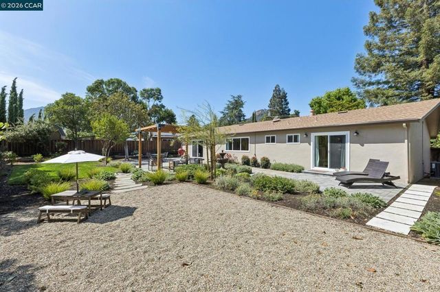 978 Kenston Dr, Clayton, CA 94517