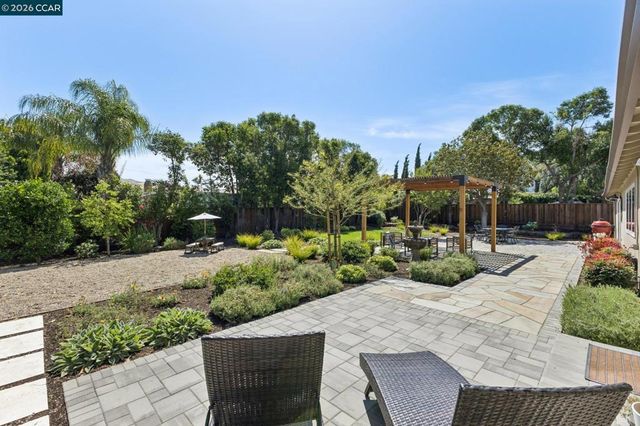 978 Kenston Dr, Clayton, CA 94517