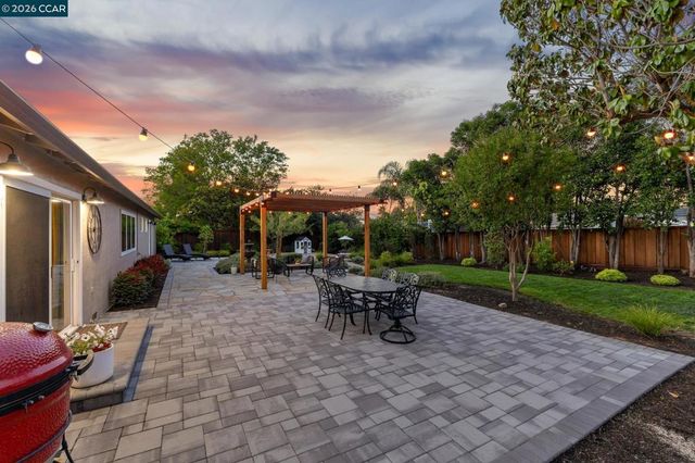 978 Kenston Dr, Clayton, CA 94517