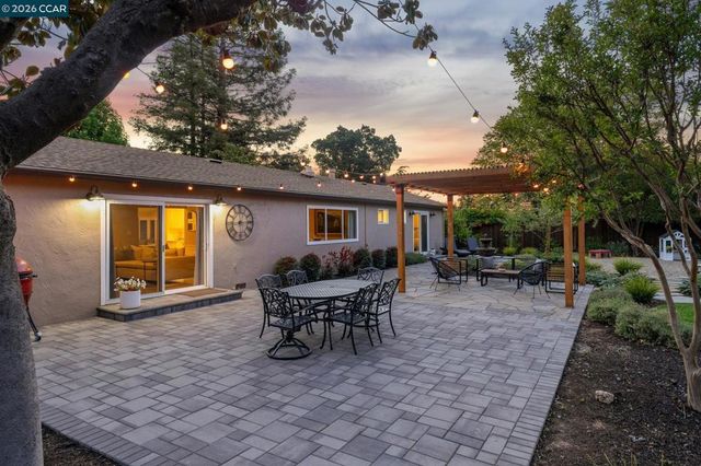 978 Kenston Dr, Clayton, CA 94517