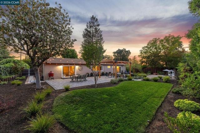978 Kenston Dr, Clayton, CA 94517