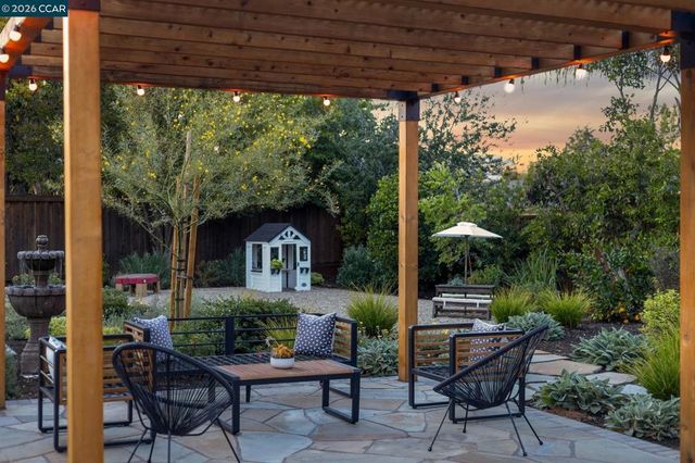 978 Kenston Dr, Clayton, CA 94517