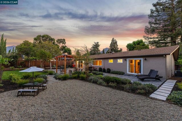 978 Kenston Dr, Clayton, CA 94517
