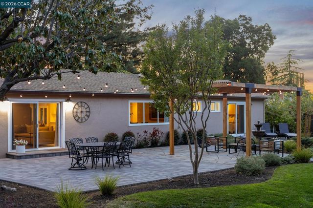 978 Kenston Dr, Clayton, CA 94517