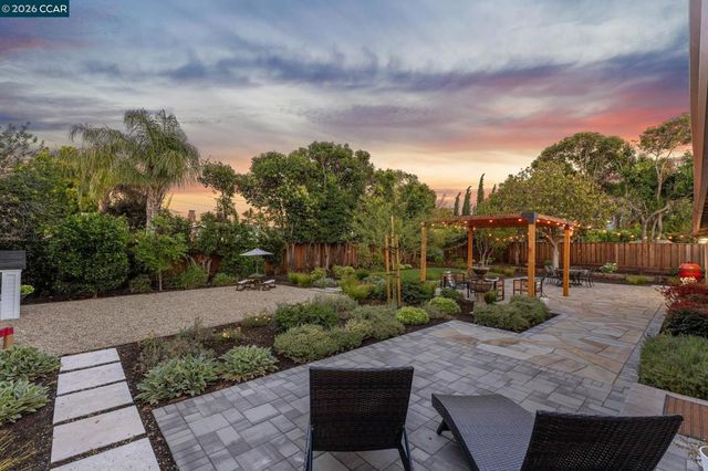 978 Kenston Dr, Clayton, CA 94517
