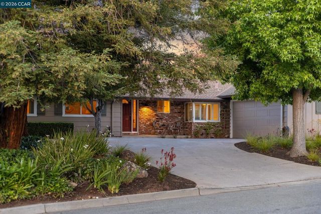 978 Kenston Dr, Clayton, CA 94517