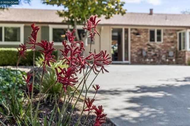 978 Kenston Dr, Clayton, CA 94517