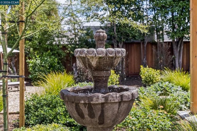 978 Kenston Dr, Clayton, CA 94517