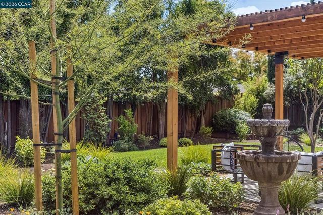 978 Kenston Dr, Clayton, CA 94517