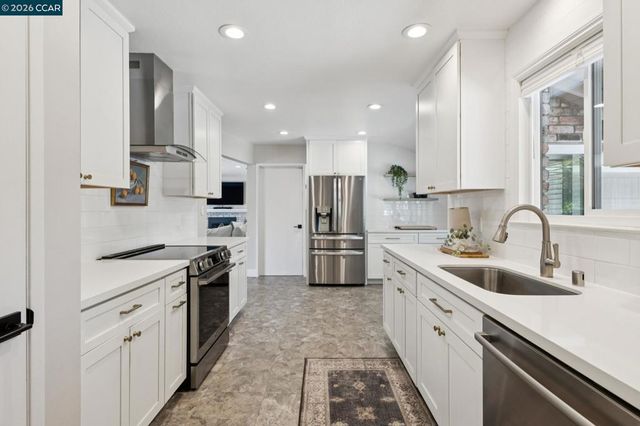 978 Kenston Dr, Clayton, CA 94517